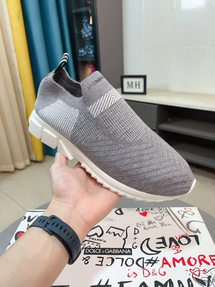 Ex-factory price 340🌹🌹"Dolce & Gabbana DG" original imported fly-knit stitching➕fly-knit lining, light on the foot, comfortable, versatile, original special outsole🔥favored by trendy men. Welcome to compare the quality🔥exquisite luxury, super A level! Compared with the genuine product at the counter, the version is no worse at all! Code number 36-46
